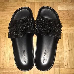 Kendal and Kylie black slides with black chains